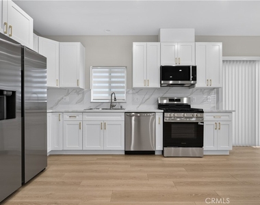 16425 Clymer Street - Photo Thumbnail 15