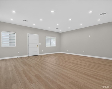 16425 Clymer Street - Photo Thumbnail 14