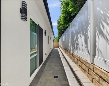 16425 Clymer Street - Photo Thumbnail 8