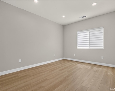 16425 Clymer Street - Photo Thumbnail 27