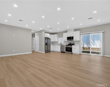 16425 Clymer Street - Photo Thumbnail 11