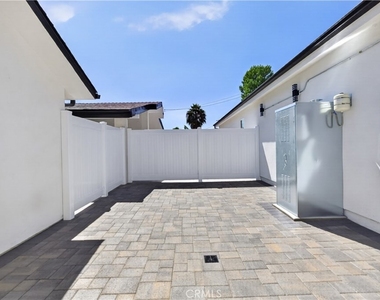 16425 Clymer Street - Photo Thumbnail 6