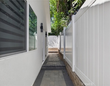 16425 Clymer Street - Photo Thumbnail 7