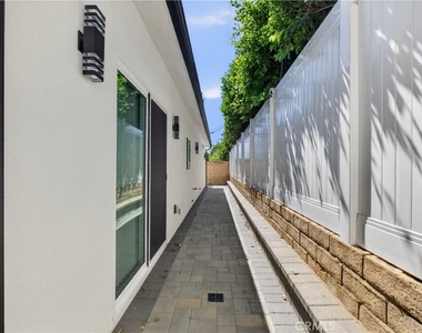 16425 Clymer Street - Photo Thumbnail 11