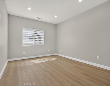 16425 Clymer Street - Photo Thumbnail 29