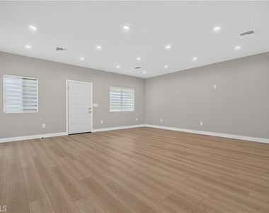 16425 Clymer Street - Photo Thumbnail 14