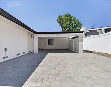 16425 Clymer Street - Photo Thumbnail 4