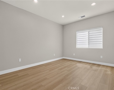 16425 Clymer Street - Photo Thumbnail 27