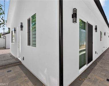 16425 Clymer Street - Photo Thumbnail 9