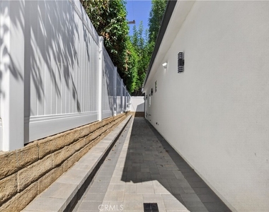 16425 Clymer Street - Photo Thumbnail 33