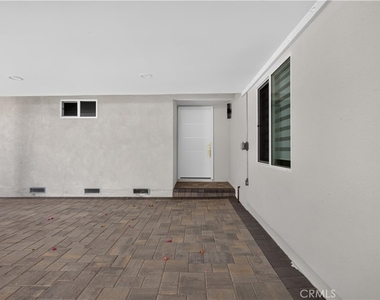 16427 Clymer Street - Photo Thumbnail 5