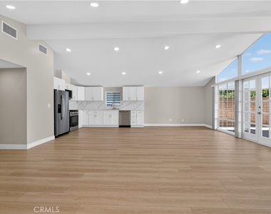16427 Clymer Street - Photo Thumbnail 8