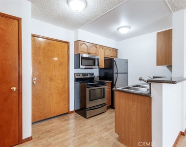 20234 Cantara Street - Photo Thumbnail 4