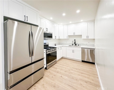 500 Jackson Place - Photo Thumbnail 2