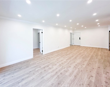 500 Jackson Place - Photo Thumbnail 5
