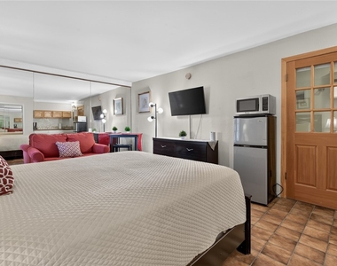 1350 E Tujunga - Photo Thumbnail 18