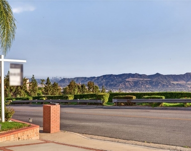 1350 E Tujunga - Photo Thumbnail 12