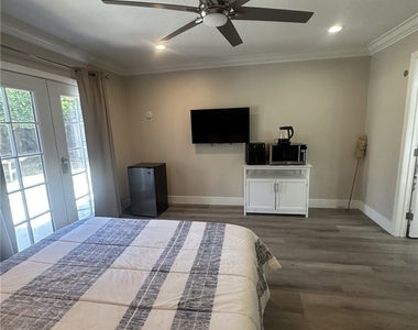 1408 La Canada - Photo Thumbnail 4