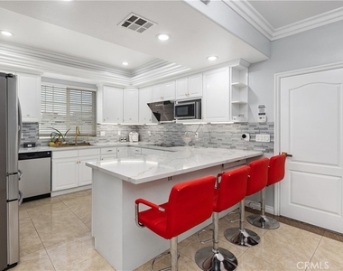 2727 Walnut Grove Avenue - Photo Thumbnail 10