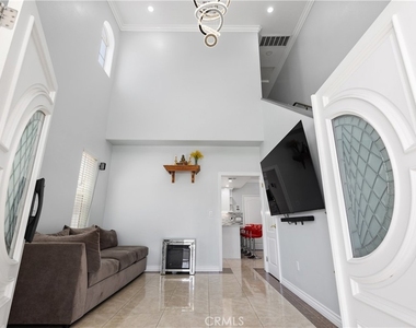 2727 Walnut Grove Avenue - Photo Thumbnail 6