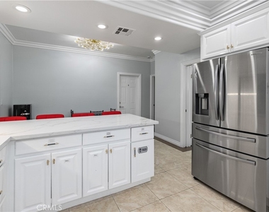 2727 Walnut Grove Avenue - Photo Thumbnail 13