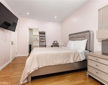 2727 Walnut Grove Avenue - Photo Thumbnail 17