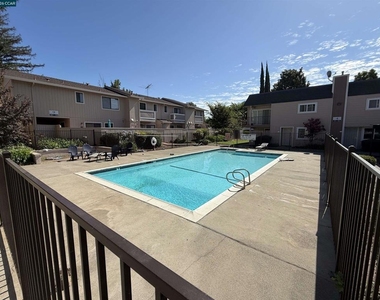 7032 Fair Oaks Blvd - Photo Thumbnail 3