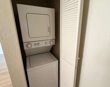 7032 Fair Oaks Blvd - Photo Thumbnail 14