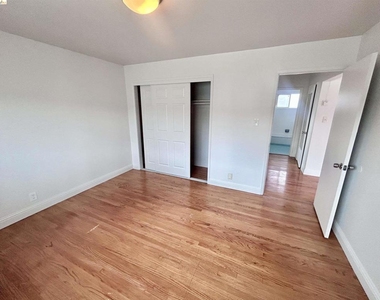 3144 61st Ave - Photo Thumbnail 2