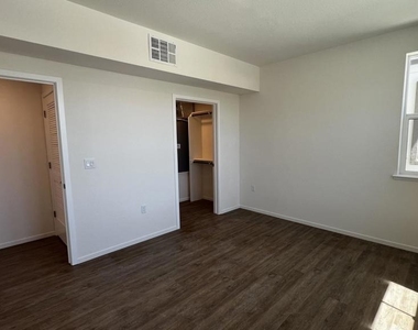 218 Church St - Photo Thumbnail 7