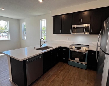 218 Church St - Photo Thumbnail 2