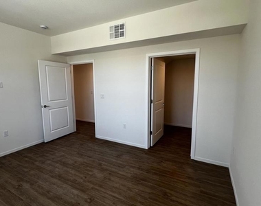 218 Church St - Photo Thumbnail 6