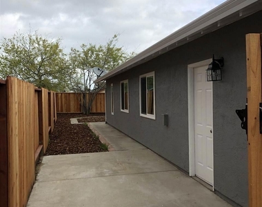 1740 Gateway Dr - Photo Thumbnail 12