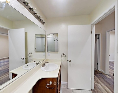 1740 Gateway Dr - Photo Thumbnail 10
