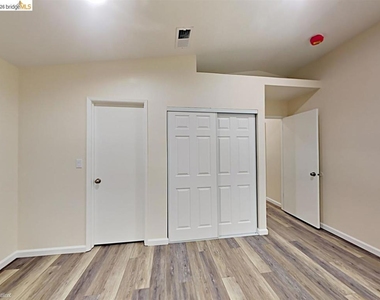 1740 Gateway Dr - Photo Thumbnail 7