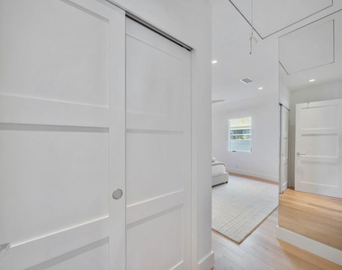1222 S Genesee Avenue - Photo Thumbnail 43