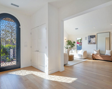 1222 S Genesee Avenue - Photo Thumbnail 7