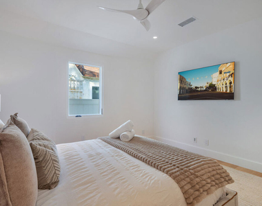 1222 S Genesee Avenue - Photo Thumbnail 40