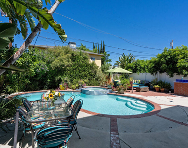 4544 Tobias Avenue - Photo Thumbnail 2