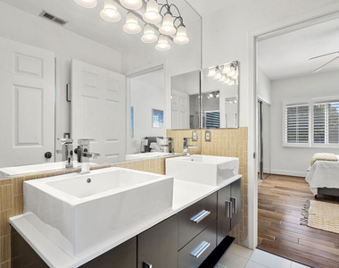4544 Tobias Avenue - Photo Thumbnail 49