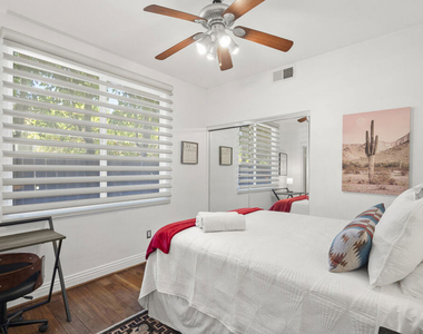 4544 Tobias Avenue - Photo Thumbnail 18