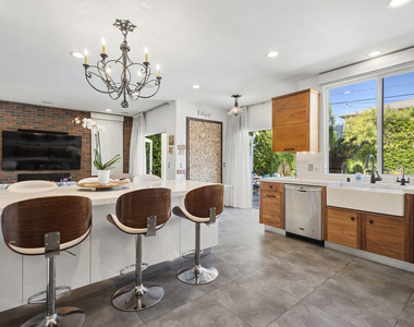 4544 Tobias Avenue - Photo Thumbnail 25