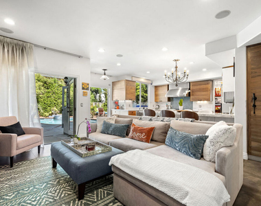 4544 Tobias Avenue - Photo Thumbnail 34