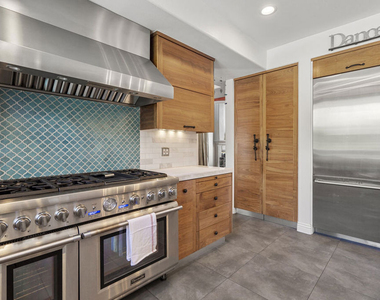 4544 Tobias Avenue - Photo Thumbnail 30