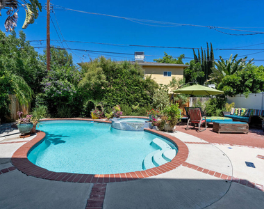 4544 Tobias Avenue - Photo Thumbnail 5