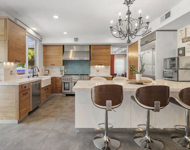 4544 Tobias Avenue - Photo Thumbnail 27