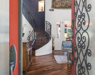 4544 Tobias Avenue - Photo Thumbnail 15