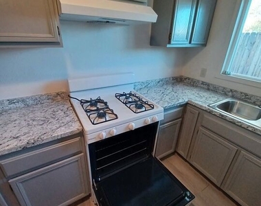 45045 W Redwood Avenue - Photo Thumbnail 6