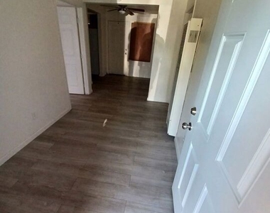 45045 W Redwood Avenue - Photo Thumbnail 11