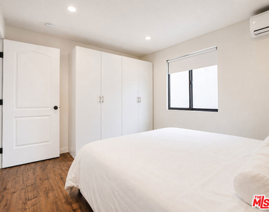 8963 Cadillac Avenue - Photo Thumbnail 4